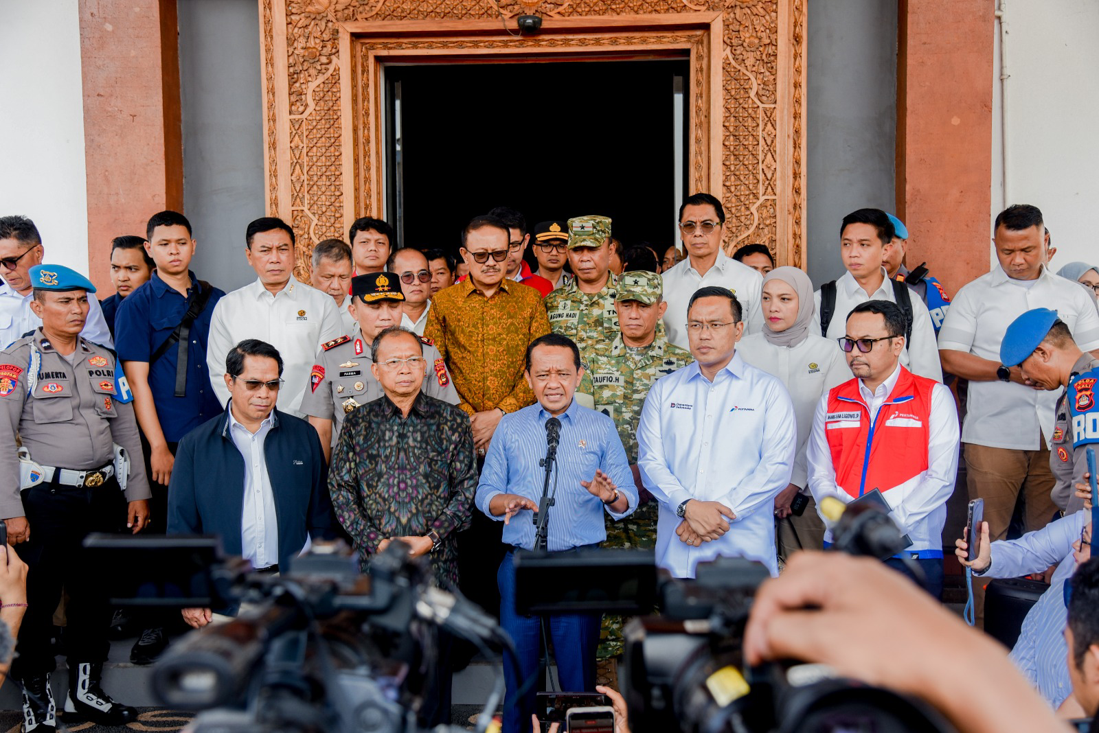 Foto dari laporan Kementerian ESDM (siaran pers & berita): Kementerian ESDM RI - Media Center - Arsip Berita - Tujuh Kapal Dikerahkan, Bahlil Perkuat Cadangan BBM Bali hingga 15 Hari